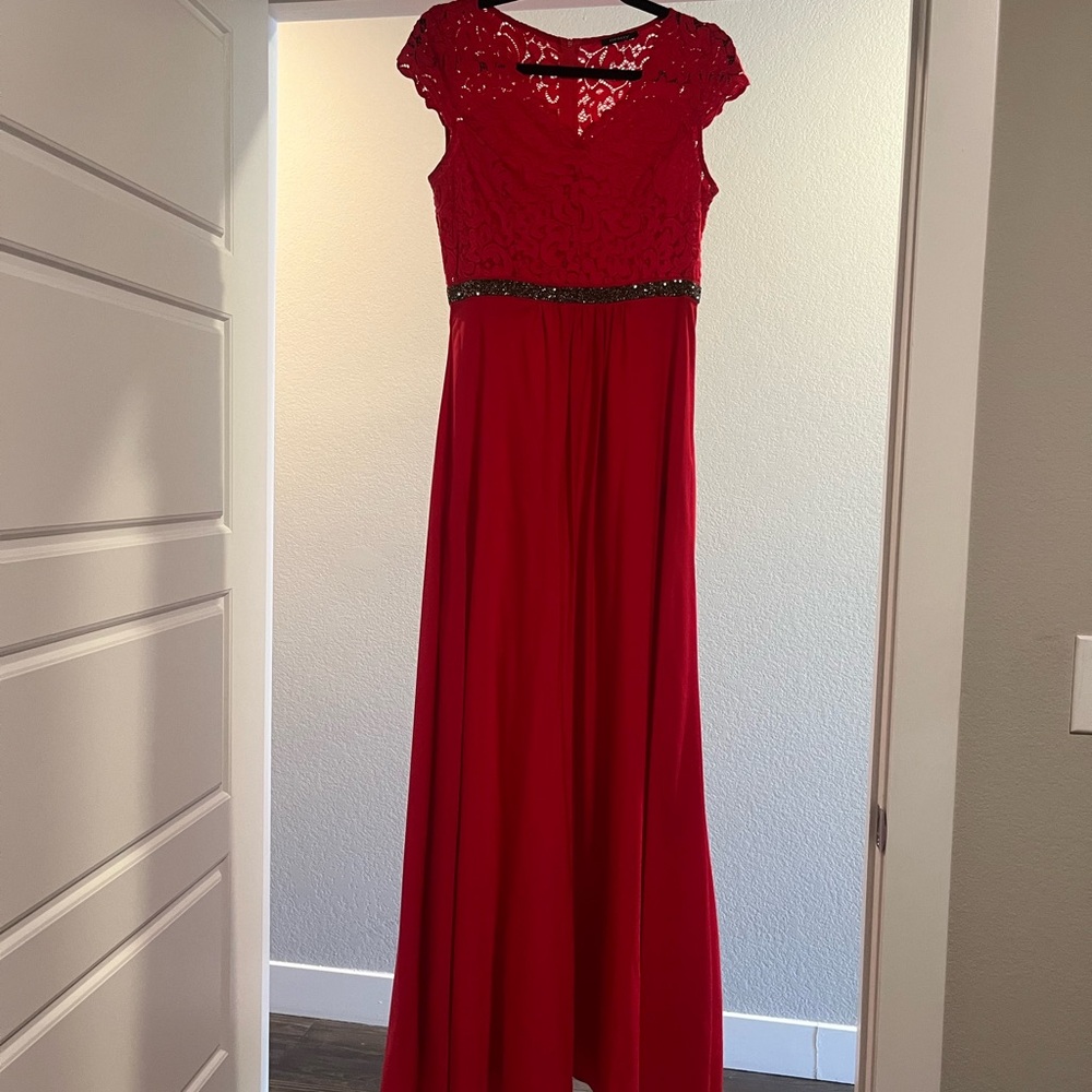 Elegant Red Lace Evening Gown